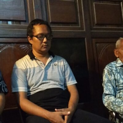 Meditation at Pendopo Paguyuban Sumarah Yogyakarta, 14th November 2019. From left: Pak Francis, Pak Nugroho, and late Pak Untung Meditation.