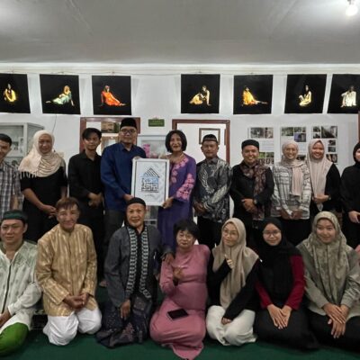 Students and faculty from an Islamic University at a dialogue event at Pondok Pesantren Waria Al-Fatah, 2025.