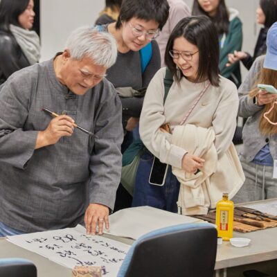 Paelabang Danapan with students at the University of Melbourne, May 2025.