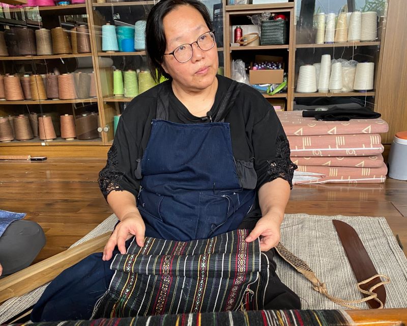 Atayal artist, Yuma Taru, 2025. Credit: Sophie McIntyre.